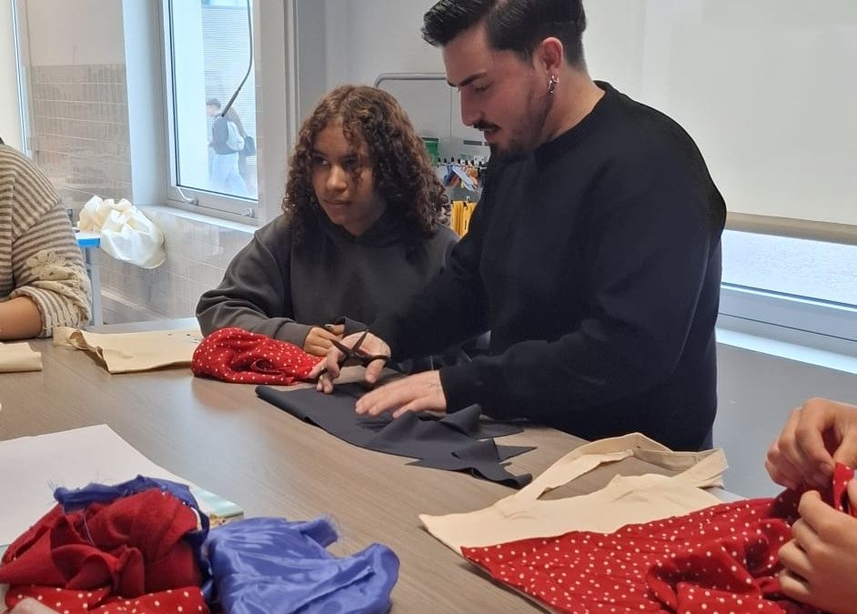 Primeira Oficina EXPERIMENTA! na área da Moda em Marco de Canaveses
